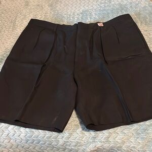 Ralph Lauren Purple Label Men's Linen Shorts, 40
Navy Blue